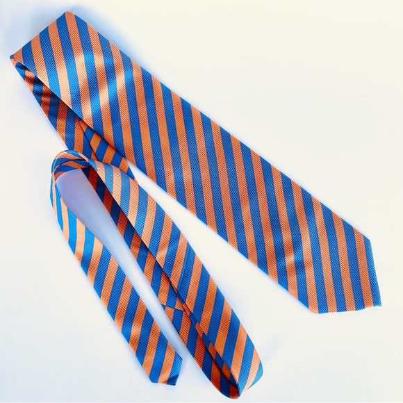 Paul Smith London Tie, Cufflinks, and Pocket Square Gift Set - Picture 4 of 16